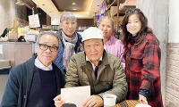 사진작가 박준 부부, 사랑의 집에 1,000달러 전달