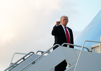 트럼프 “대법원 관세판결, 패배 않기를 신께 기도…법정엔 안갈것”