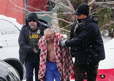 ‘막가파 이민단속’… 시민권자 속옷 연행