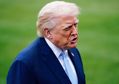 트럼프 “민주, 즉각 예산 합의 안하면 공항에 ICE 파견”