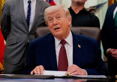 “트럼프, 호르무즈 재봉쇄 위기 속 백악관 상황실 회의 소집”