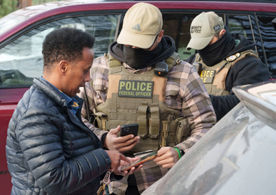 “법무부, ‘이민단속 방해 혐의’ 미네소타 주지사 등 수사”