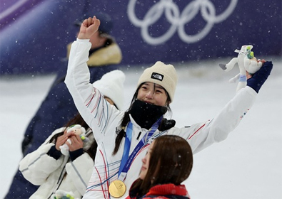대한민국 ‘금’ 터졌다… 최가온, 스노보드 첫 금메달