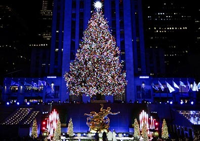 라커펠러 센터 크리스마스 트리 불 밝혀